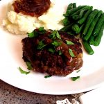 salisbury steak with mashed potatoes and green beans