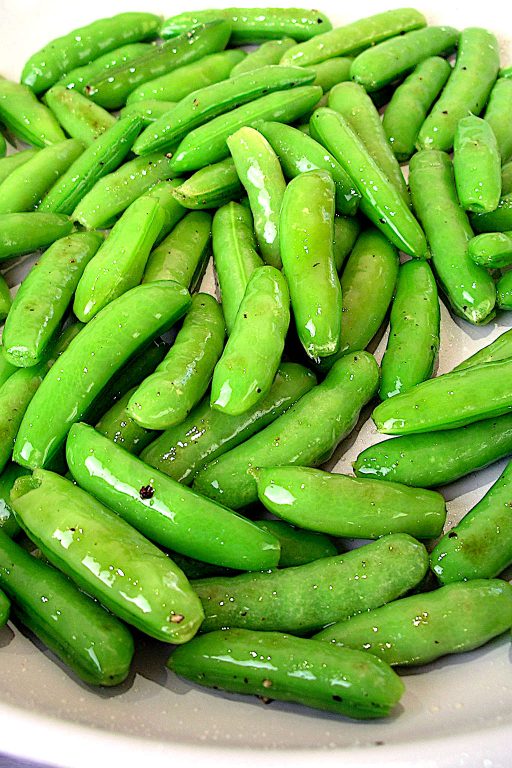 Cooked peas in a pan